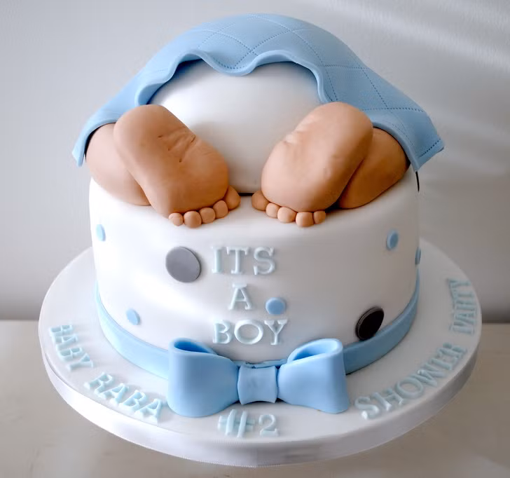 Đôi chân em bé có đủ ngọt ngào cho chiếc bánh?