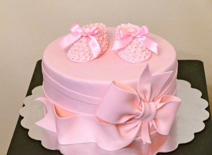 Chắc chắn mọi bé gái đều thích chiếc bánh kem màu hồng xinh xắn này.