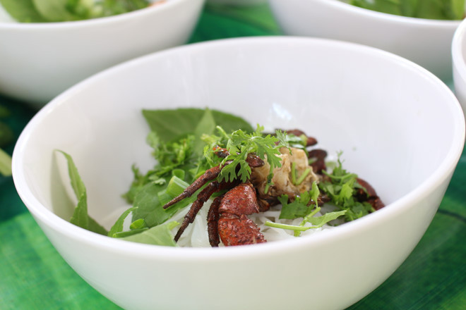 Bún ba khía là một đặc sản nổi tiếng ở các tỉnh miền Tây như Hà Tiên, Kiên Giang... Do đó, nếu có dịp ghé qua những vùng này thì bạn đừng quên thưởng thức thử một lần cho biết.