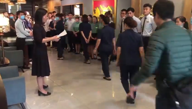 COVID-19: Cho nhan vien nghi viec 4 thang, Hanoi Emerald Waters lam an the nao?