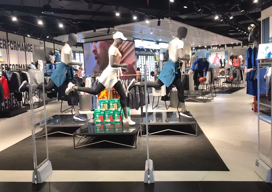 Nếu lượng khách hàng mua sắm liên tục giảm đi và kéo dài như thế này sẽ gây ảnh hưởng không nhỏ đến doanh thu của các cửa hàng.