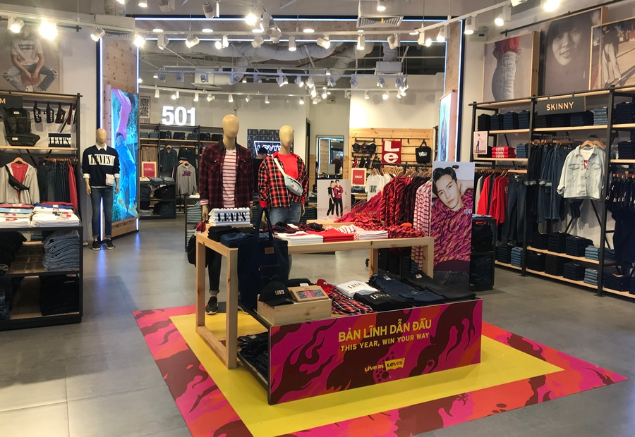 Từ cửa thời trang bình dân đến hàng hiệu đều đìu hiu khách.