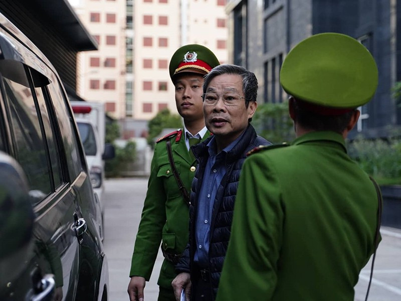 11/14 bi cao vu MobiFone - AVG khang cao