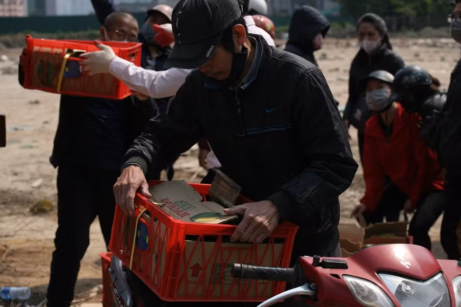 Hầu hết mọi người đều cảm thấy vui vẻ khi mua sầu riêng ủng hộ tiểu thương giữa thời điểm khó khăn này.