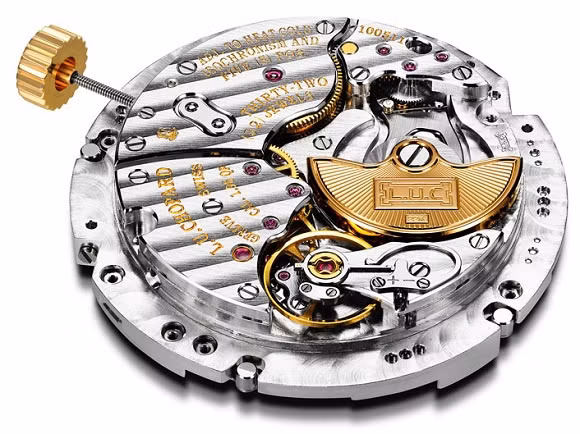 Mỗi chiếc đồng hồ Chopard hoàn hảo phải trải qua 25 công đoạn vô cùng tỉ mỉ và đòi hỏi sự chính xác tuyệt đối. Các bộ phận như đĩa nền, lò xo, bánh răng và các thành phần cơ bản khác đều được chế tác bằng máy CNC và máy gia công tiện loại mới nhất. Sau đó, những bộ phận nhỏ khác sẽ được các nhân viên thiết kế, chạm khắc, lau chùi tỉ mỉ trươc khi lắp ráp chúng lại với nhau. Trước khi được đưa ra bày bán, những chiếc đồng hồ của Chopard sẽ phải trải qua bước cuối cùng là kiểm tra chất lượng.