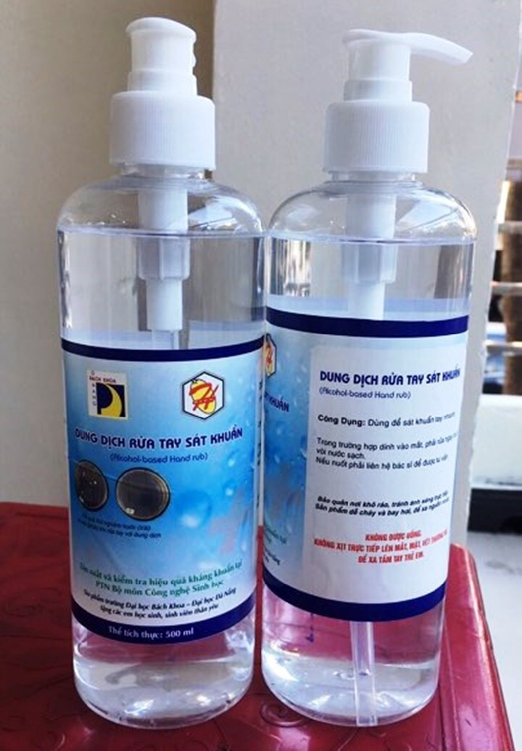 Giang vien Truong Bach khoa dieu che nuoc sat khuan giup sinh vien chong Corona-Hinh-2