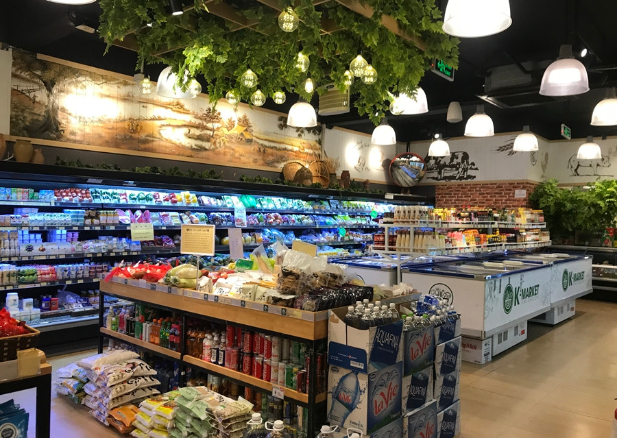 Một siêu thị K-Market khác nằm trên đường Mễ Trì (Hà Nội), cũng vắng bóng khách hàng trong sáng ngày 27/2.