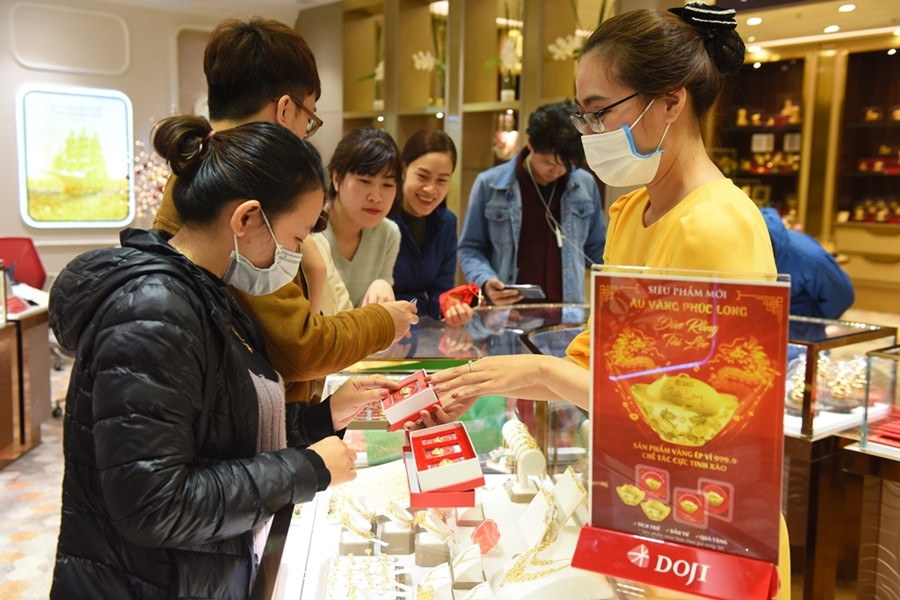 Theo quan niệm xưa, Thần Tài là vị thần mang ý nghĩa tâm linh mang tài lộc cho mỗi gia đình. Nên ngày vía Thần Tài nếu đi mua vàng thì sẽ gặp may mắn, tài lộc sung túc suốt cả năm. Đặc biệt với những ai làm trong lĩnh vực kinh doanh thì việc cúng Thần Tài đã trở nên quan trọng trong cuộc sống.