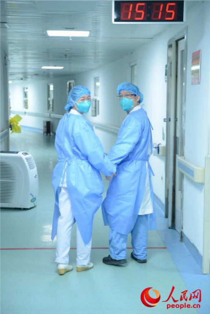 Chuyen tinh cac y bac si giua tam dich Vu Han-Hinh-4