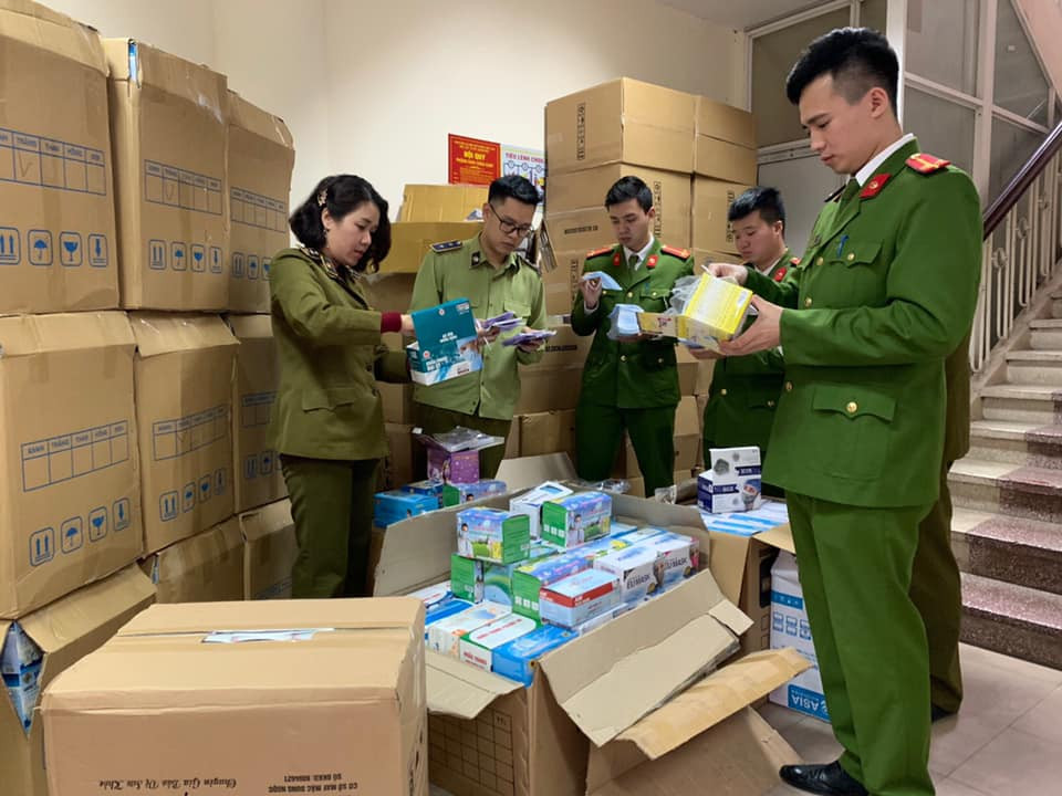 “Gam” 100.000 khau trang y te cho tang gia, 