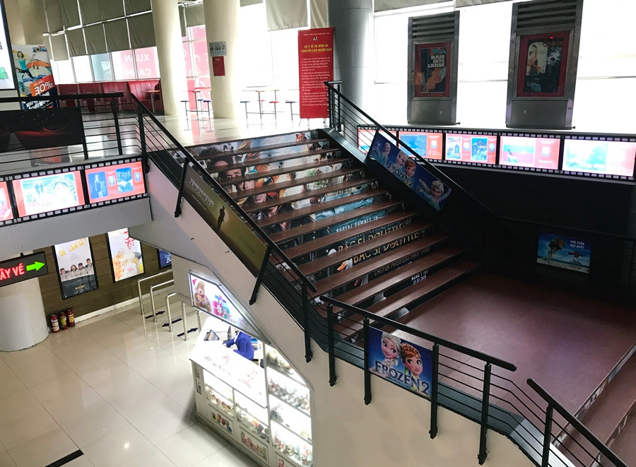 Quang cảnh vắng vẻ tại Trung tâm chiếu phim Quốc gia vào chiều ngày 5/2.