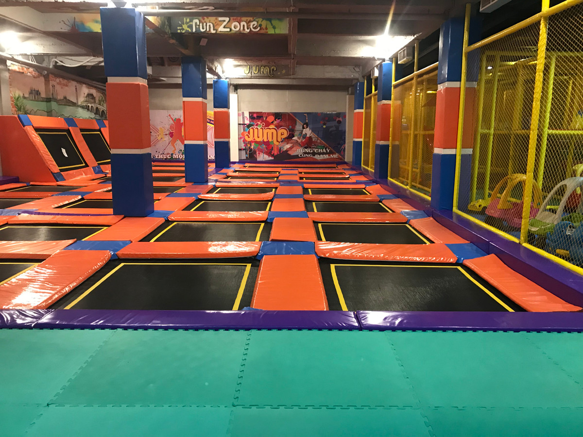 Khu vực vui chơi bên trong Trung tâm chiếu phim Quốc gia gần như trống vắng.