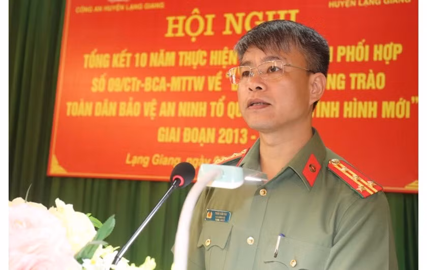 Tại buổi lễ, Bộ Công an đã công bố quyết định của Bộ trưởng Bộ Công an về việc điều động và bổ nhiệm Đại tá Thân Văn Hải - Phó Giám đốc Công an tỉnh Bắc Giang đến nhận công tác và giữ chức vụ Giám đốc Công an tỉnh Vĩnh Phúc từ ngày 1/2.