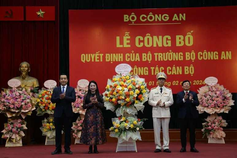Chiều 1/2, tại trụ sở Công an tỉnh Vĩnh Phúc, Bộ Công an đã công bố quyết định bổ nhiệm chức vụ Giám đốc Công an tỉnh Vĩnh Phúc.
