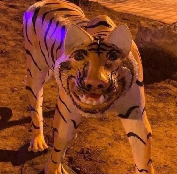 Nhìn linh vật hổ này gây gò, suy dinh dưỡng.