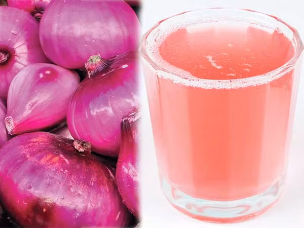 Nước ép hành tây: Để giúp tóc mọc nhanh và phòng tránh các vấn đề về gàu, bạn có thể gội đầu với nước ép hành tây. Đây là một phương thuốc rất hiệu quả dành cho tóc. Sau một tháng, bạn sẽ thấy hiệu quả rõ rệt và tóc dài nhanh trông thấy. 