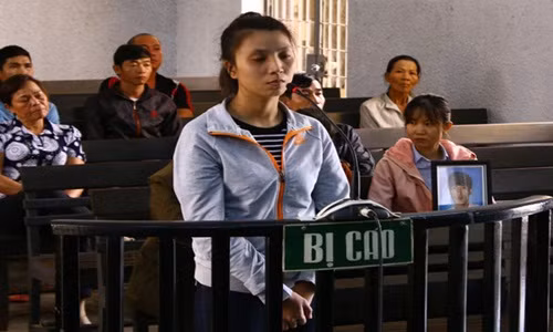 Co gai dam chet ban cua chong linh 12 nam tu