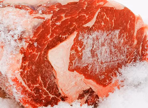 Tuy nhiên, ăn thịt đông lạnh quá nhiều không hề tốt bởi tiềm ẩn nhiều nguy cơ với sức khỏe.