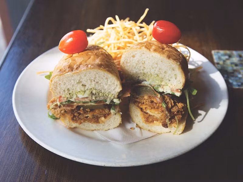 Món bánh mỳ sandwich truyền thống của Louisiana, New Orleans.