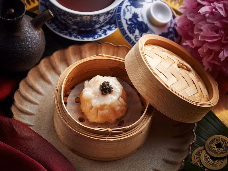 Món bánh bao của Hồng Kông với nhiều hương vị khác nhau như bánh bao nhân cá, bánh bo nhân sứa, bánh bao chiên.