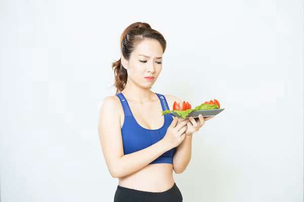 Chế độ ăn uống, sinh hoạt là 2 trong những yếu tố quan trọng trong việc giữ gìn vòng eo con kiến của Đan Lê này muốn chia sẻ đến mọi người. Ảnh: Báo mới. 