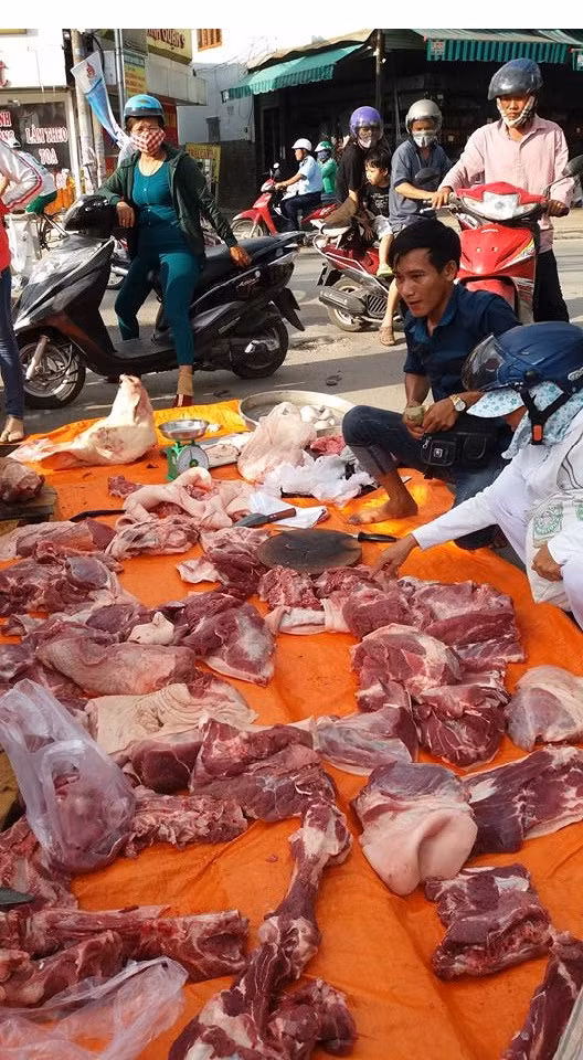 Thit heo 100.000 dong 3 kg ban khap Sai Gon-Hinh-2
