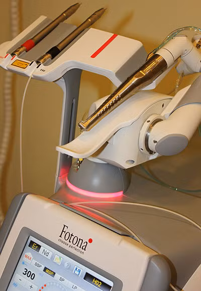 Máy trị ngủ ngáy có thể trị dứt điểm bệnh ngủ ngáy mà không cần chạm vào người. Ngoài ra nó còn trị nhiều bệnh răng hàm mặt khác.