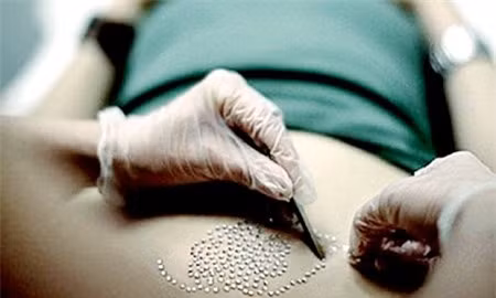 Trung bình âm đạo của bạn có đường kính từ khoảng 7,6 - 8cm. Tuy nhiên nó có thể mở rộng tới 200% khi bị kích thích. Chính vì lý do đó mà bạn có thể dễ dàng làm "chuyện ấy" mà không bị đau đớn quá nhiều. Ảnh: Songkhoe.