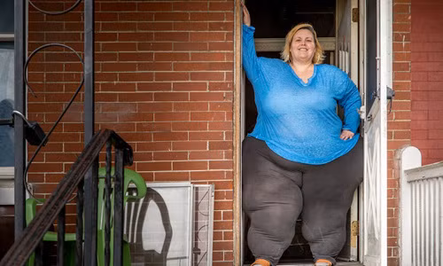 Co gai My san sang chet de “nuoi” vong 3 to nhat the gioi