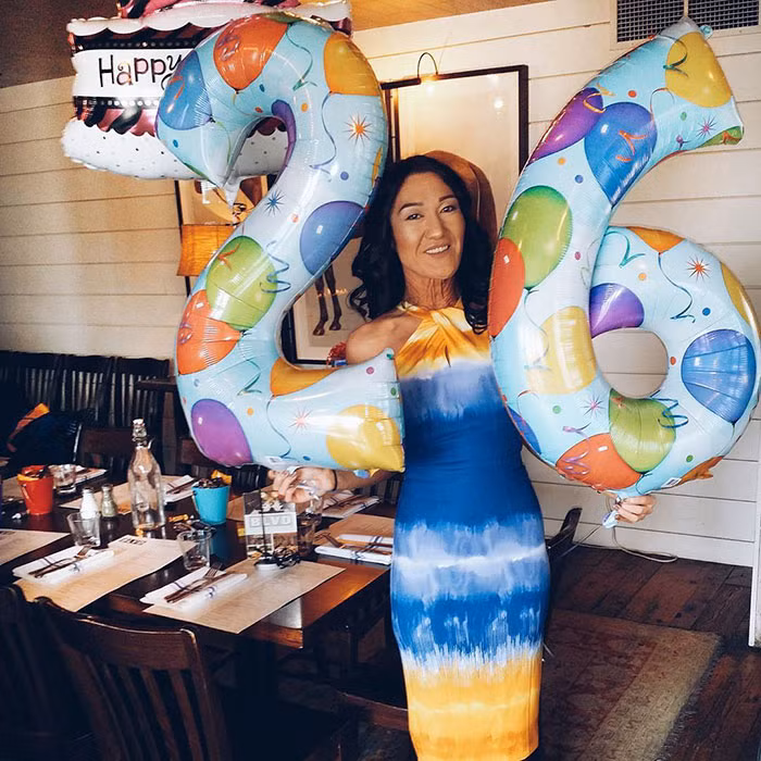 Sara trong bữa tiệc mừng cô tròn 26 tuổi.