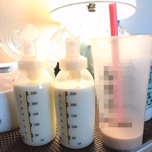 Theo Yến Phương vợ Lam Trường chia sẻ: uống thật nhiều trà sữa, uống trà sữa trong khi đang hút sữa chính là bí quyết để cô có thật nhiều sữa cho con bú mà không phải là một điều gì quá cao siêu. Ảnh: Ngôi sao. 