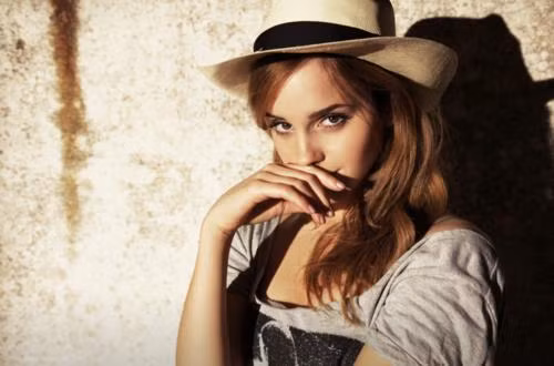 Biết cách nói chuyện bằng mắt: Cái nhìn, đôi mắt đôi khi chuyển tải nhiều thông điệp hơn bạn tưởng. Theo các nhà nghiên cứu ánh mắt còn được coi là cách tuyệt vời để tăng cảm xúc và nó là một phần trong liệu pháp trị liệu tình dục mà nhiều chuyên gia sử dụng. (Ảnh: Rebelcircus)