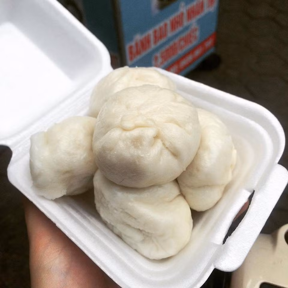 Mọi người có thể đến thưởng thức bánh bao chay tí hon tại hai địa điểm tại Hà Nội đó là: quán đối diện trường tiểu học Nam Trung Yên và số 115 C15 Nghĩa Tân, Cầu Giấy. Ảnh: Monngonhanoi. 