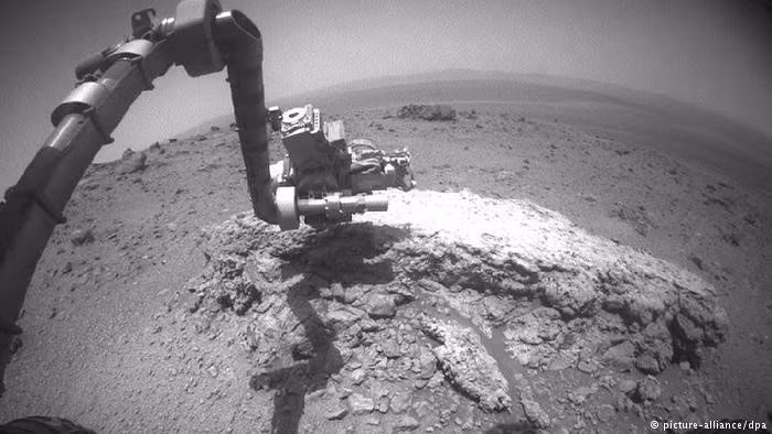 Cho đến năm 2015, Opportunity đã di chuyển tổng cộng 42 km. Cánh tay của nó được trang bị 3 quang phổ kế và camera 3D. Hiện Opportunity nghiên cứu tại "Perseverance Valley", địa điểm NASA tin là phù hợp với điều kiện hoạt động tối ưu của robot nghiên cứu.