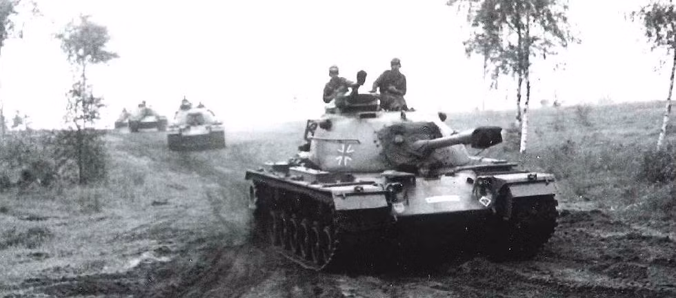 Sau này, Đức còn nghiên cứu phiên bản nâng cấp Super M48 thay thế động cơ cũ bằng dòng động cơ MTU cực mạnh công suất 1.000 mã lực, hệ thống kiểm soát bắn hiện đại, tăng cường giáp bảo vệ. Tuy nhiên, gói nâng cấp ra đời khi mà Quân đội Đức đã có dòng tăng hiện đại vượt trội – Leopard 2. Nguồn ảnh: QQ