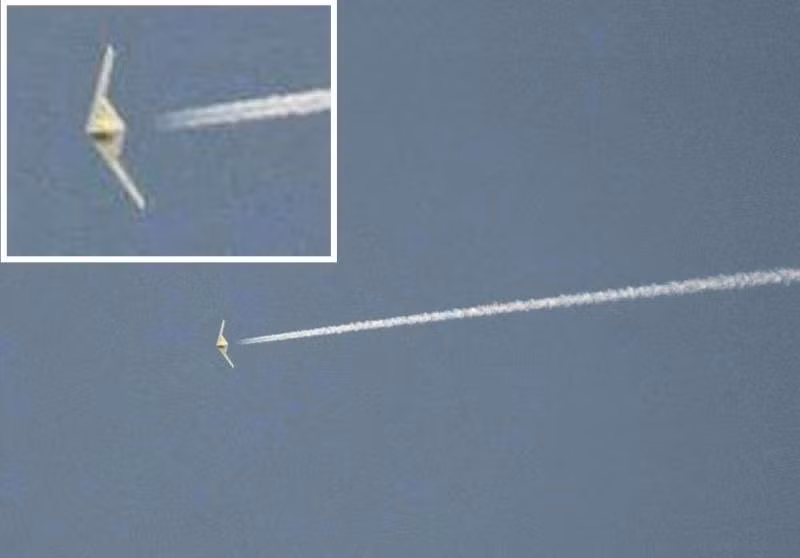 Bức ảnh được chụp vài tuần trước tại khu vực hoạt động quân sự xung quanh căn cứ Không quân Edwards ở bang California. Bây giờ các chuyên gia phân tích đang nghiên cứu nó một cách tích cực.