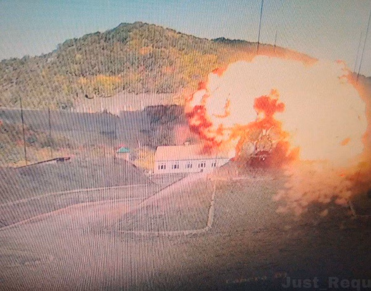 Vũ khí là một mặt hàng rất đắt tiền, do đó việc trưng bày chúng ở nơi "có ánh sáng tốt nhất" sẽ mang lại danh tiếng to lớn cho cả người Thổ Nhĩ Kỳ lẫn Israel.