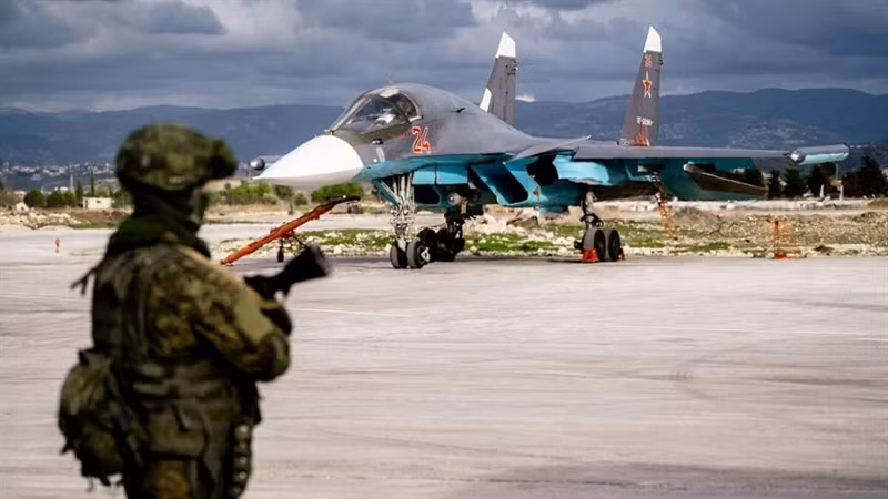 Mở đầu bài viết báo Mỹ cho biết, Su-34 được thiết kế dùng để đột phá hệ thống phòng không trên không và mặt đất của đối phương và tiêu diệt các mục tiêu ưu tiên trên mặt đất và trên biển bằng bom và tên lửa. Chiến đấu cơ này có khả năng tác chiến cả đối không và đối đất/đối hải cực mạnh, có thể tiêu diệt các mục tiêu mặt nước và mặt đất cơ động và tĩnh tại trong mọi điều kiện thời tiết và khí hậu, bất kể đêm ngày.
