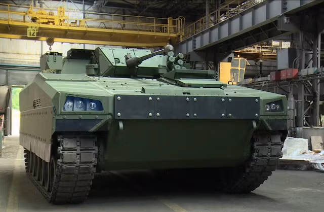 Trừ khi có những thay đổi lớn hơn, cơ cấu của lực lượng mặt đất Ba Lan sẽ bao gồm 4 lữ đoàn thiết giáp, 5 lữ đoàn cơ giới hóa, 1 lữ đoàn bộ binh sơn cước và 1 lữ đoàn phòng thủ bờ biển, từ đó, các chuyên gia dự đoán, sẽ có nhu cầu khoảng 1.000 xe Borsuk. Nhiều nguồn tin dự đoán, 800-1000 IFV và tới 800 phiên bản chuyên dụng sẽ được sản xuất. Truyền thông Ba Lan ước tính chi phí khởi điểm của IFV mới là 25 triệu zloty (tương đương 6,45 triệu USD) và giá thành cao của các IFV mới có thể trở thành vấn đề nghiêm trọng đối với tổ hợp công nghiệp-quân sự và Quân đội Ba Lan.