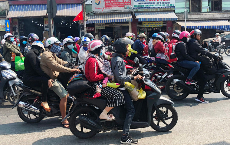 Bắt đầu từ hôm nay 2/2 (28 Tết), hầu hết các khu chế xuất, khu công nghiệp... ở TP HCM đã cho công nhân nghỉ Tết Kỷ Hợi...