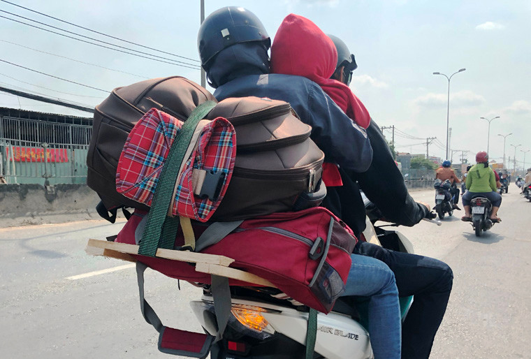 Dù mệt mỏi nhưng ai cũng háo hức được về quê đón Tết.