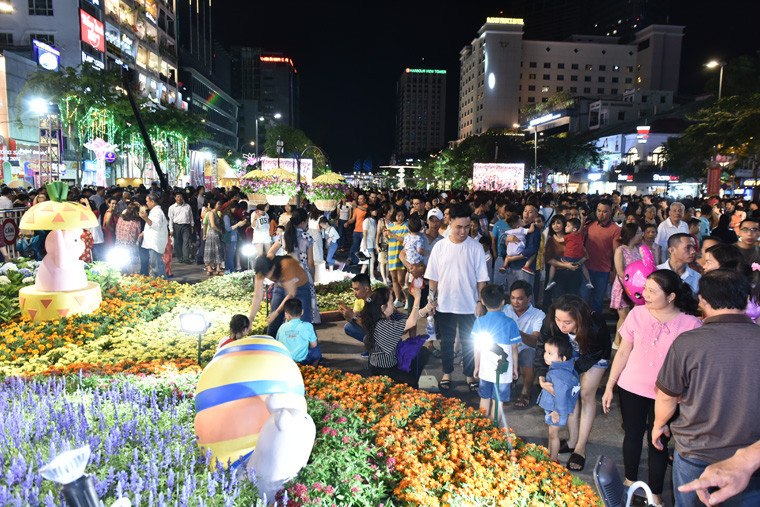 Đường hoa Nguyễn Huệ 2019 có chiều dài 720m gồm ba phân đoạn chính: Thành phố nghĩa tình giàu bản sắc, Thành phố thông minh (Thành phố của tương lai) và Đô thị sáng tạo.