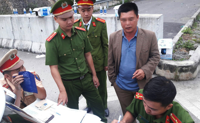 Nhiều tài xế ở Sài Gòn suýt oan vì CSGT “test” nhanh ma túy Nhieu tai xe o Sai Gon suyt oan vi CSGT “test” nhanh ma tuy