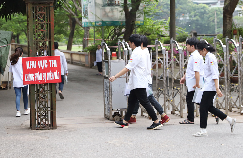 Thi THPT quoc gia 2019: Thi sinh bi dinh chi thi vi chup anh de len mang