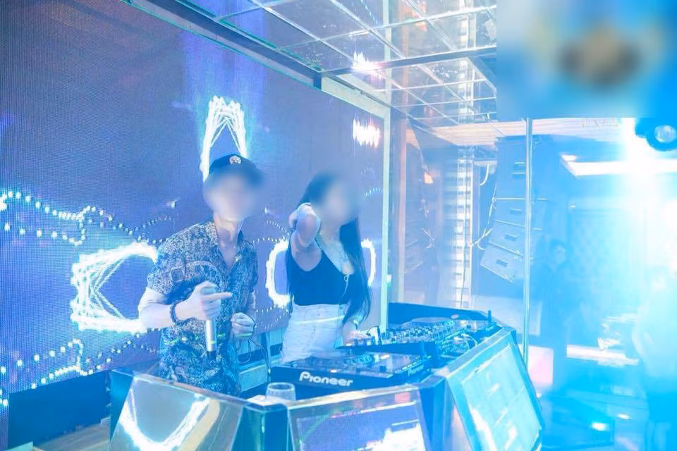 Nạn nhân được đánh giá là nữ DJ xinh đẹp, thường xuyên xuất hiện tại các quán Bar có tiếng.