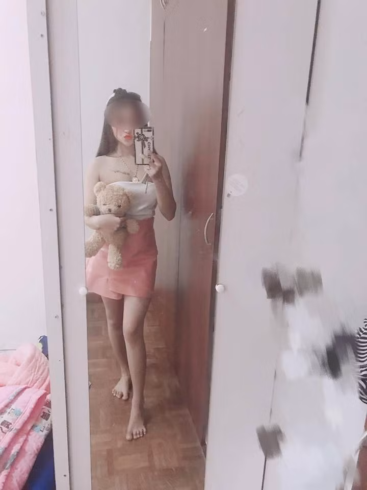 Trong thời gian nghi phạm và chị Trang sống chung tại phòng trọ địa bàn quận Hoàng Mai, do không có công ăn việc làm và mọi chi phí sinh hoạt đều do chị Trang lo nên Cường là người đảm nhiệm việc nấu nướng cho cả hai. 