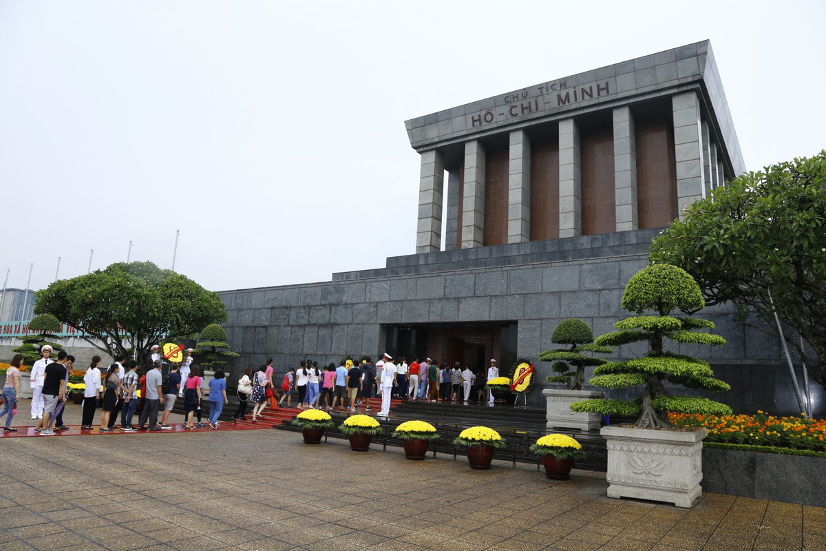 Chu tich LHH - Giao su Dang Vu Minh lam Chu tich Hoi dong khoa hoc danh gia thi hai Chu tich Ho Chi Minh