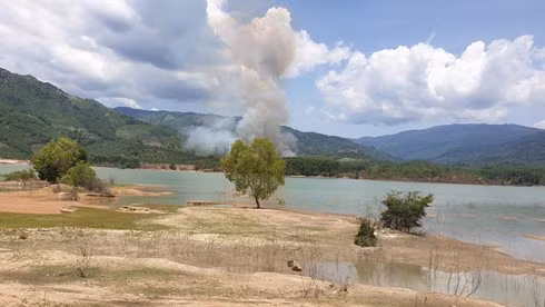 May bay quan su roi o Khanh Hoa, 2 phi cong hy sinh (LIVE)-Hinh-7