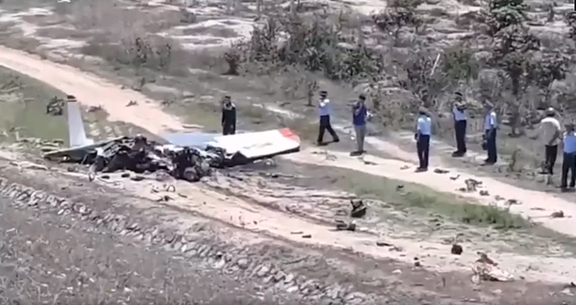 May bay quan su roi o Khanh Hoa, 2 phi cong hy sinh (LIVE)-Hinh-11