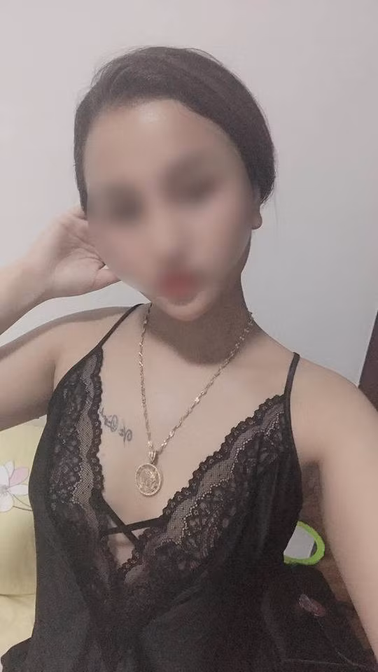 DJ xinh dep bi nguoi yeu sat hai tai phong tro: Gia canh khien bao nguoi roi le-Hinh-2